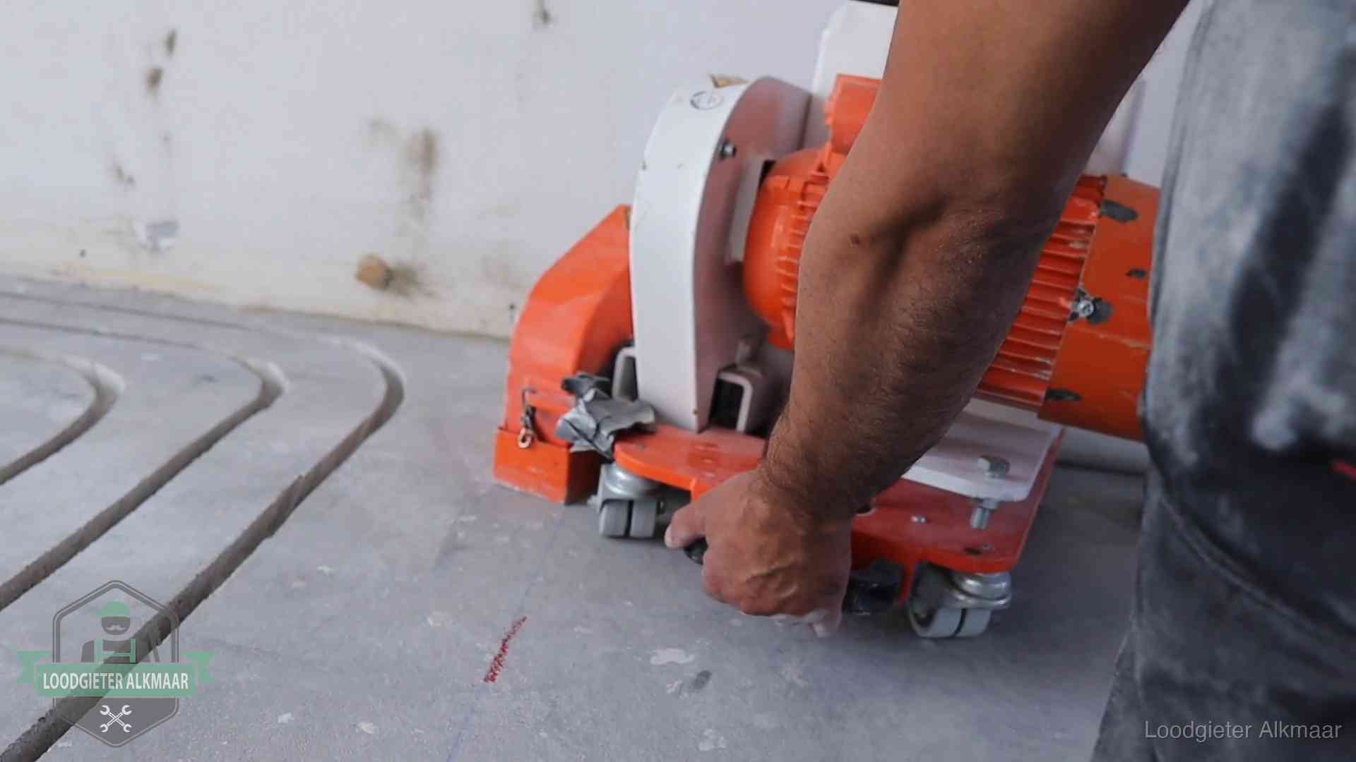 Sleuvenpatroon voor vloerverwarming in de dekvloer van een woning in Alkmaar